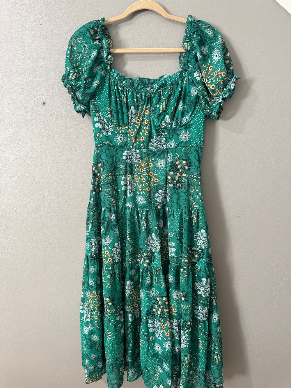 Emerald Green Floral Midi Dress with Puff Sleeves - Picture 1 of 3